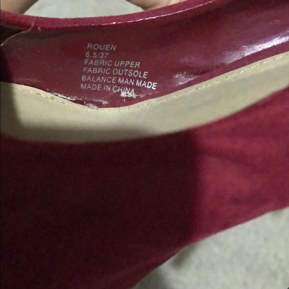 Shoes - Picture 3 of 4